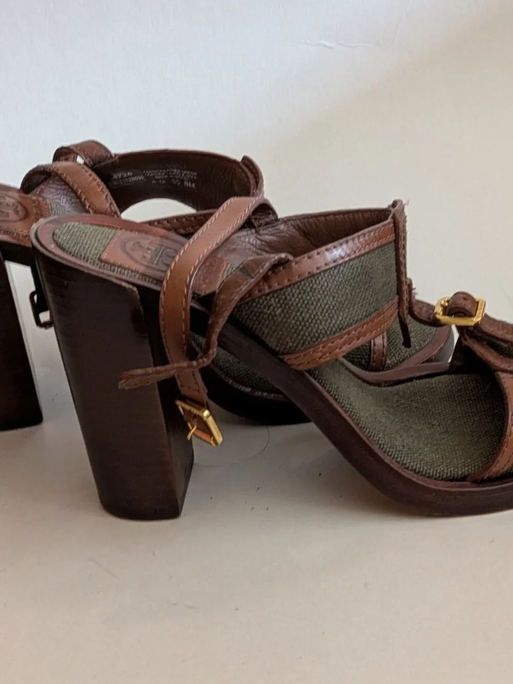 TORY BURCH Sandals / Brown leather with olive green fabric / 8M